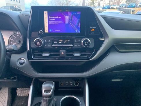 Used 2023 Toyota Highlander LE image 30