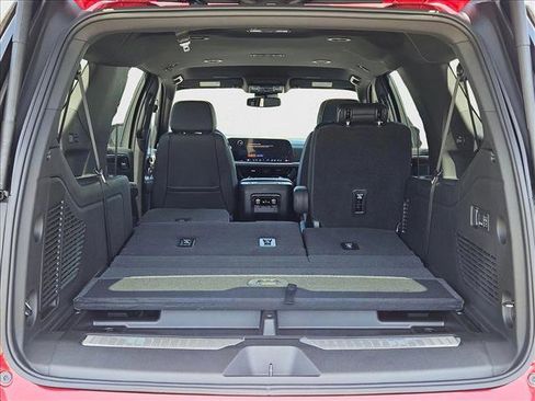 New 2025 Chevrolet Suburban Premier image 7