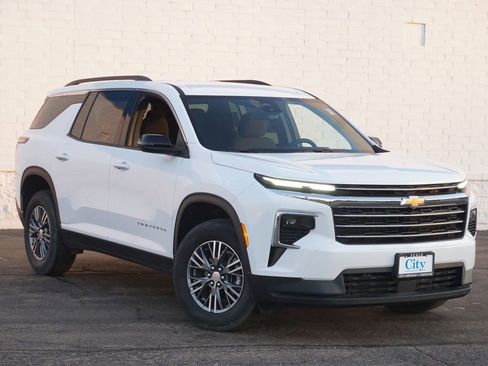 New 2026 Chevrolet Traverse LT FWD image 3