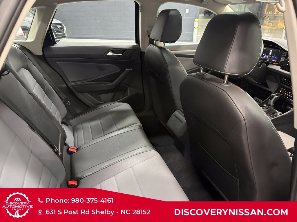 Used 2025 Volkswagen Jetta SE FWD image 37
