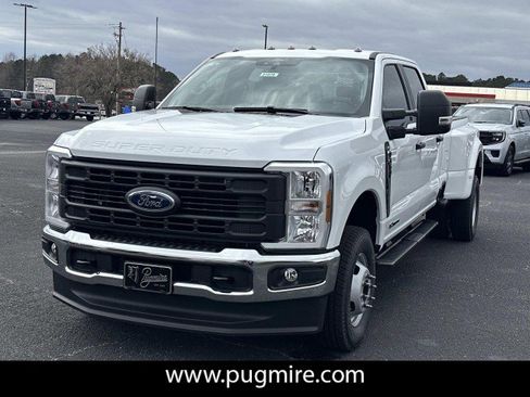 New 2026 Ford F350 XL w/ XL Chrome Package image 3