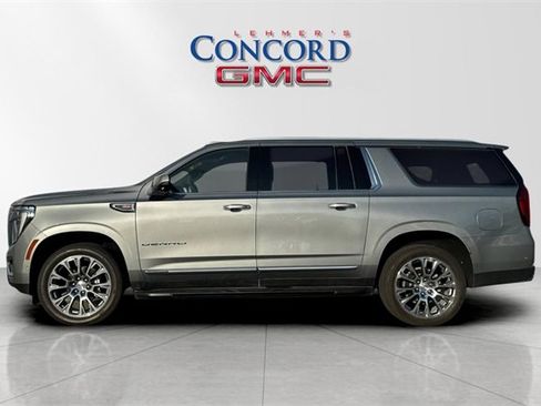 Used 2025 GMC Yukon XL Denali image 7