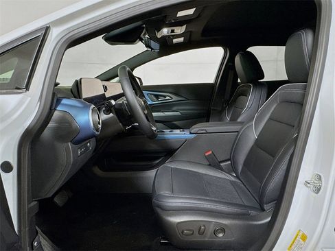 New 2025 Chevrolet Equinox EV LT w/ Convenience Package II image 12