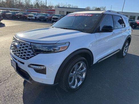 Used 2020 Ford Explorer Platinum w/ Premium Technology Package image 3