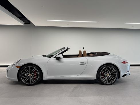Used 2018 Porsche 911 Cabriolet image 18