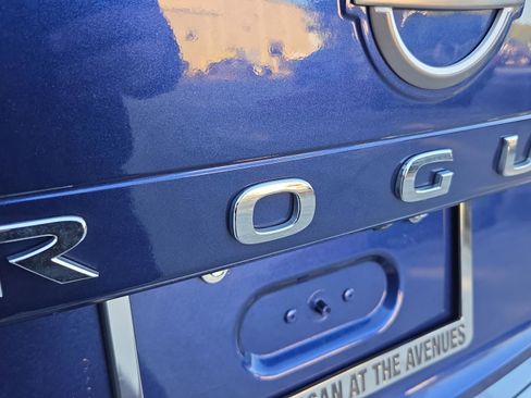 Used 2023 Nissan Rogue SV image 31