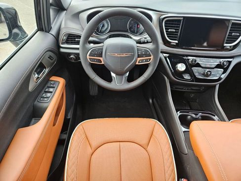 New 2026 Chrysler Pacifica Pinnacle image 11