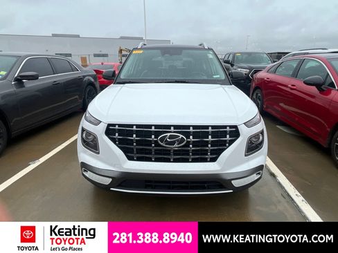 Used 2023 Hyundai Venue Limited FWD image 9