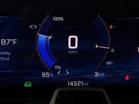 Used 2024 Chevrolet Equinox EV RS FWD image 18