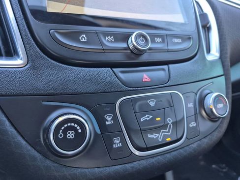 Used 2018 Chevrolet Malibu LT image 23