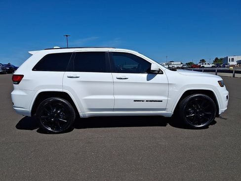 Used 2020 Jeep Grand Cherokee Altitude AWD/4WD image 7
