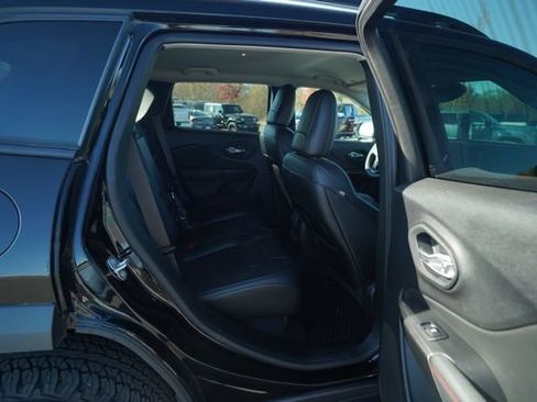 Used 2022 Jeep Cherokee Trailhawk image 22