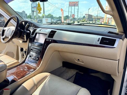 Used 2014 Cadillac Escalade Luxury AWD/4WD image 35