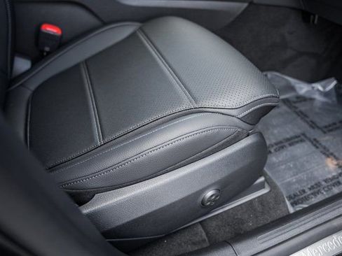 New 2025 Mercedes-Benz GLC 350e 4MATIC image 32