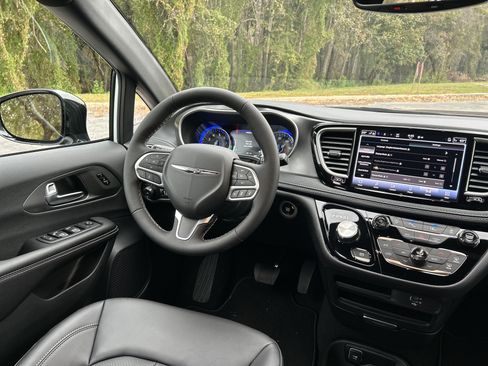 New 2026 Chrysler Pacifica Select image 54