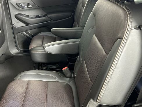 Used 2023 Chevrolet Traverse High Country FWD image 17