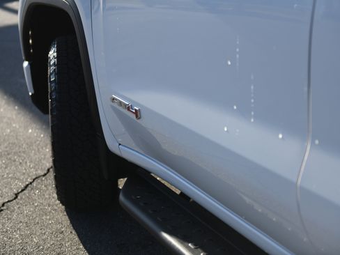 Used 2024 GMC Sierra 1500 AT4 w/ Technology Package image 9