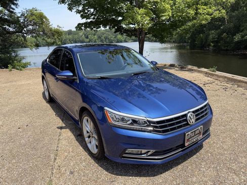 Used 2017 Volkswagen Passat 1.8T SE FWD image 1