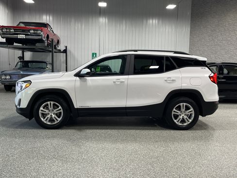Used 2021 GMC Terrain SLE w/ Driver Convenience Package AWD/4WD image 2
