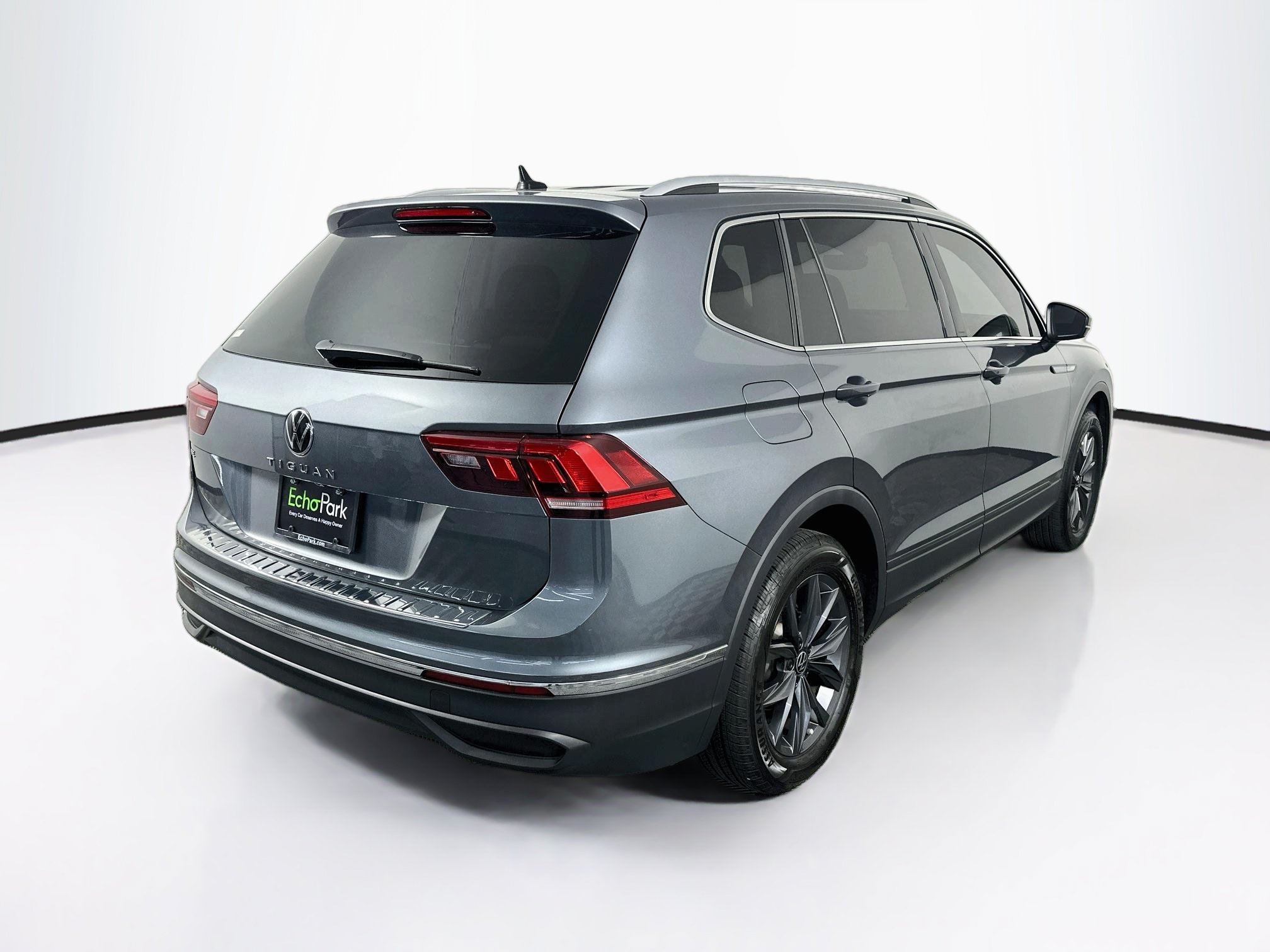 Used 2023 Volkswagen Tiguan SE FWD image 9