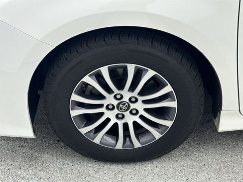 Used 2018 Toyota Sienna XLE w/ XLE Navigation Package image 43