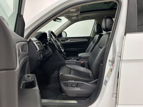 Used 2018 Volkswagen Atlas SEL w/ R-Line Package AWD/4WD image 4