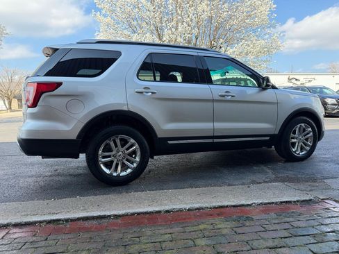 Used 2016 Ford Explorer XLT image 7