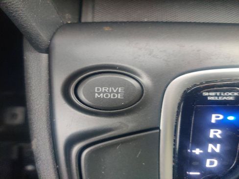 Used 2019 Hyundai Kona SE AWD/4WD image 12