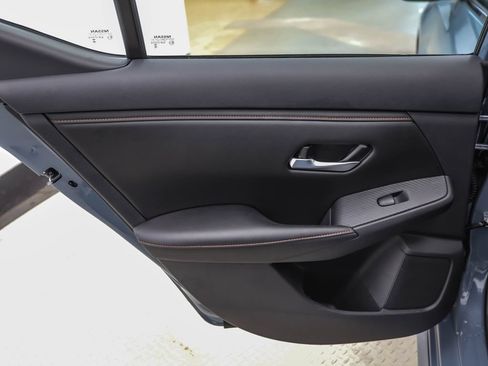 Used 2025 Nissan Sentra SR w/ SR Premium Package FWD image 19
