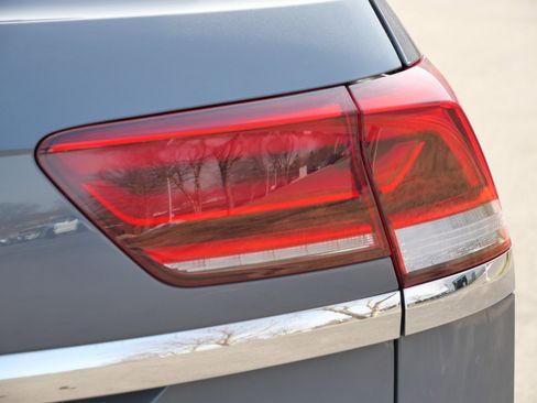 Certified 2021 Volkswagen Atlas Cross Sport SEL R-Line w/ Cross Sport MDO Package image 17