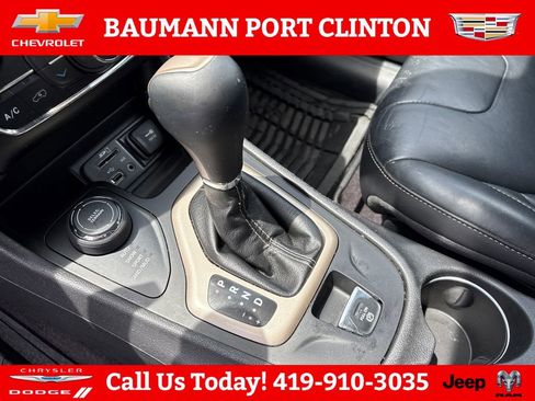 Used 2017 Jeep Cherokee Limited AWD/4WD image 25
