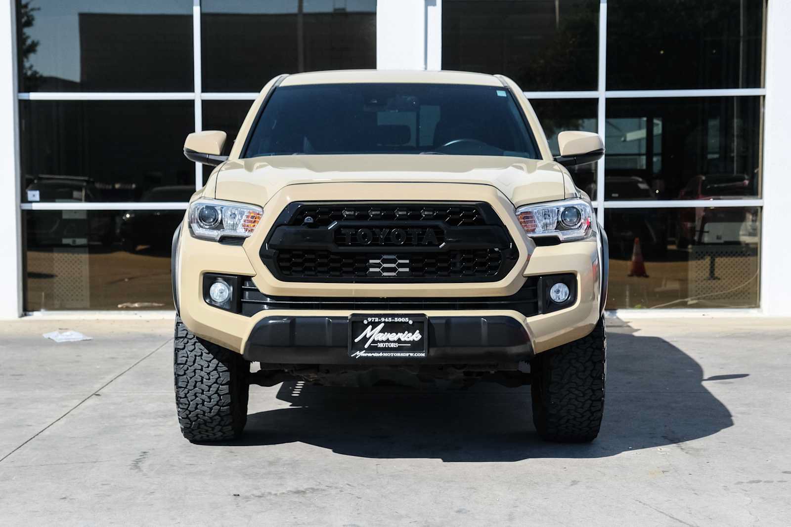Used 2019 Toyota Tacoma TRD Off-Road AWD/4WD image 2