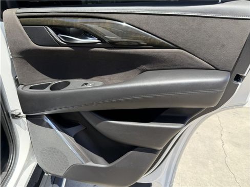 Used 2017 Cadillac Escalade Platinum RWD image 29