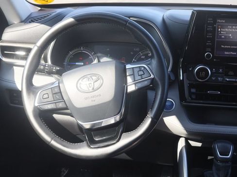 Used 2020 Toyota Highlander XLE AWD/4WD image 27