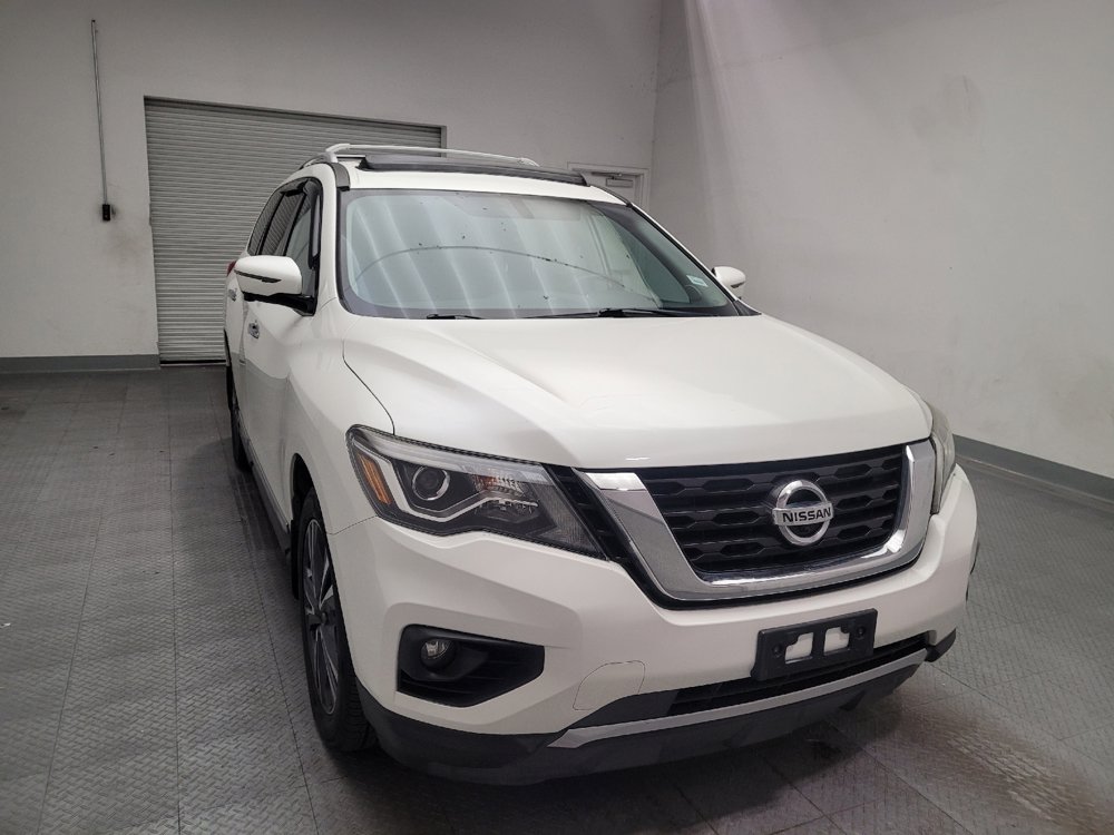 Used 2017 Nissan Pathfinder Platinum w/ Family Entertainment Package FWD image 14