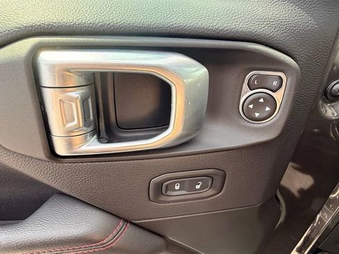 Used 2022 Jeep Gladiator Rubicon w/ Cold Weather Group AWD/4WD image 15