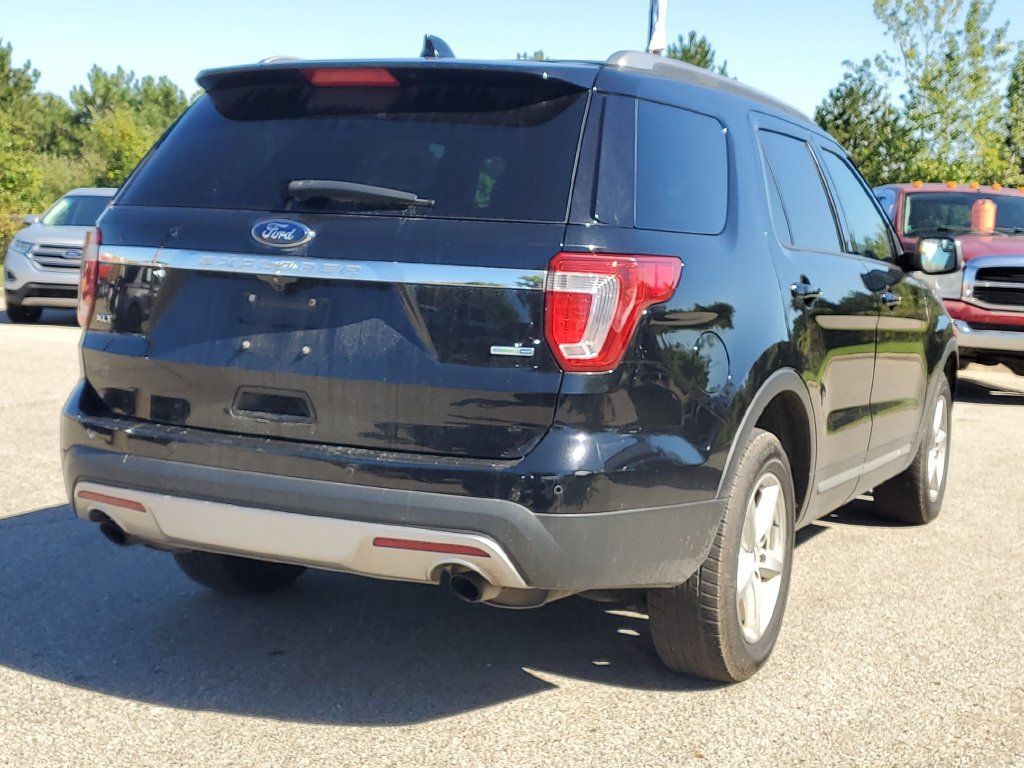 Used 2017 Ford Explorer XLT w/ Equipment Group 201A AWD/4WD image 4