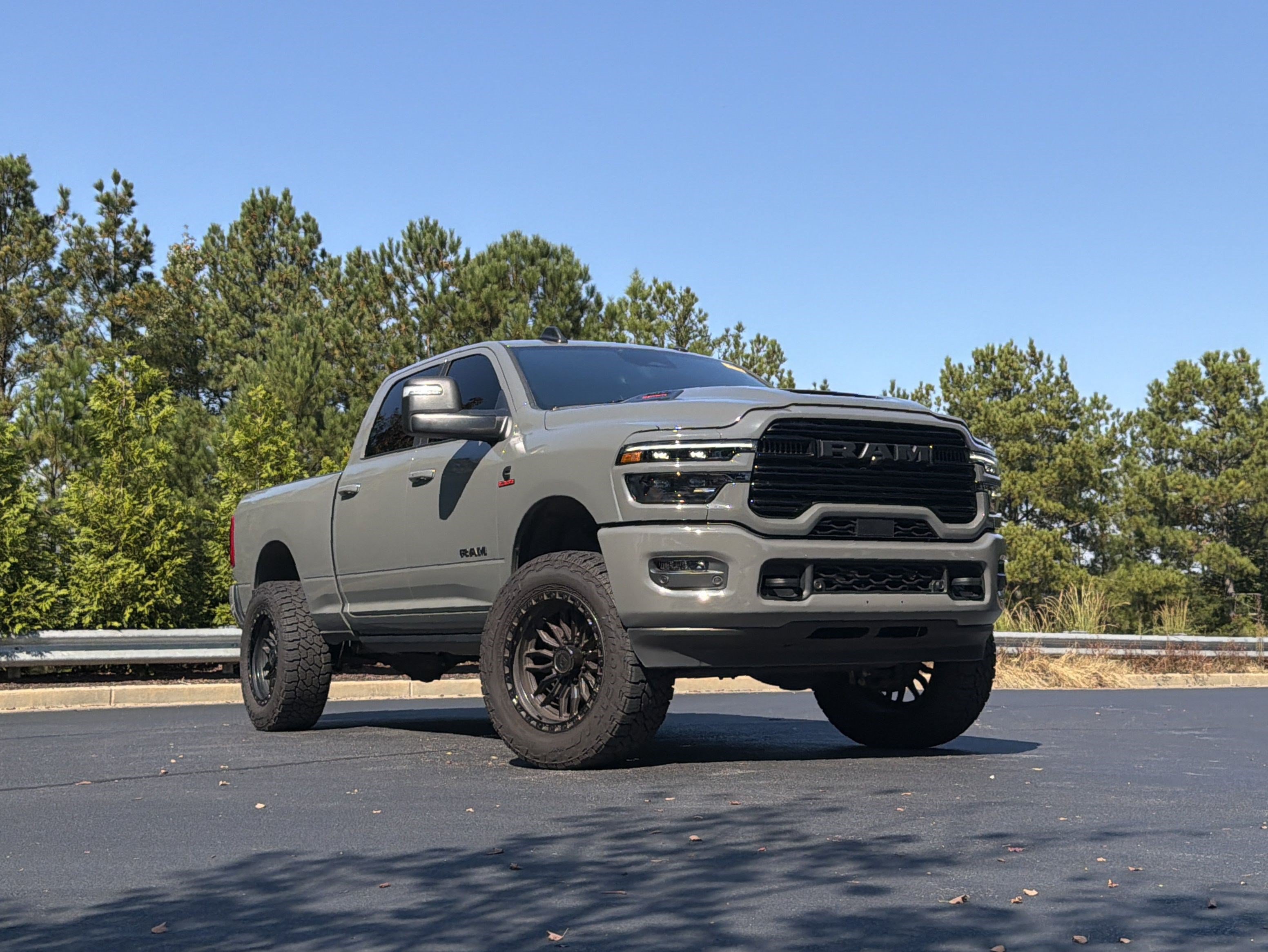 Used 2026 RAM 2500 Laramie AWD/4WD image 2