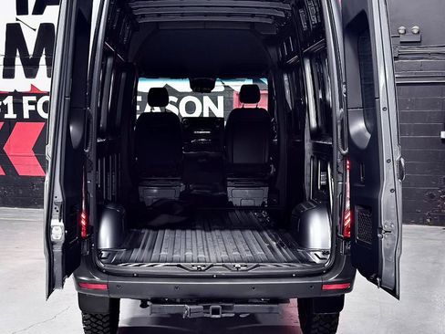 Used 2023 Mercedes-Benz Sprinter 2500 image 34