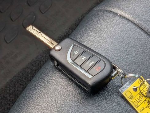 Used 2021 Toyota Camry SE FWD image 34