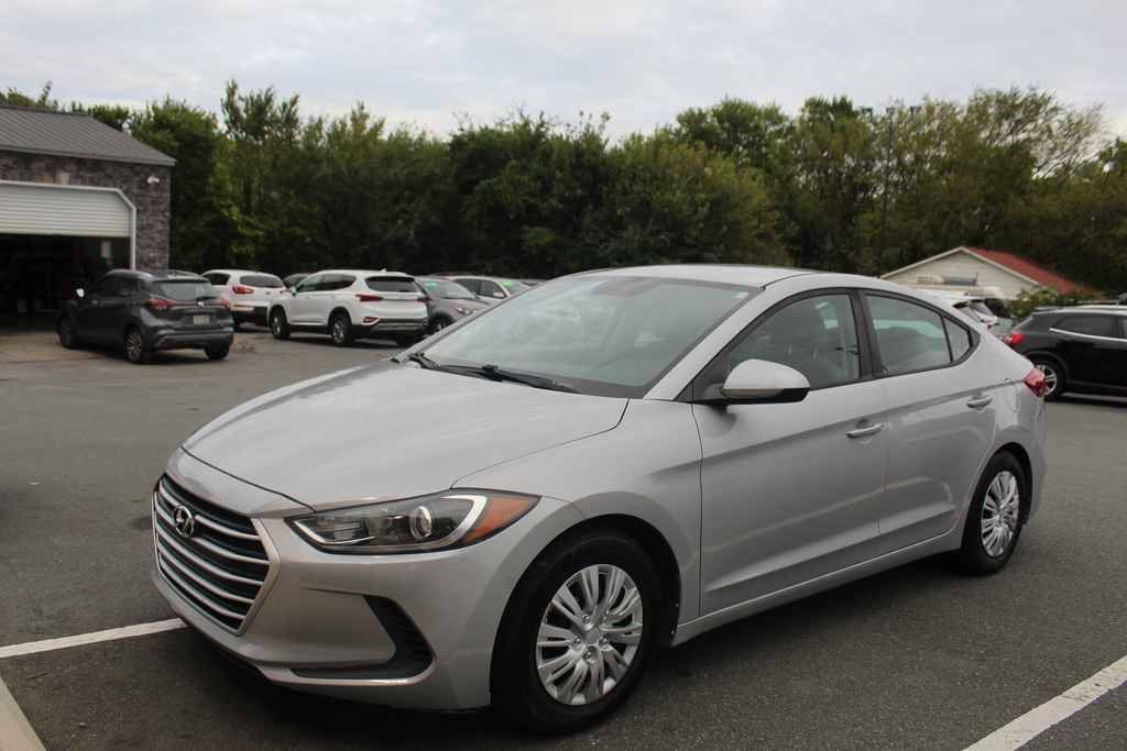 Used 2017 Hyundai Elantra SE FWD image 1
