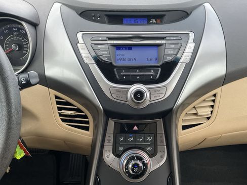 Used 2013 Hyundai Elantra GLS w/ Preferred Pkg image 13