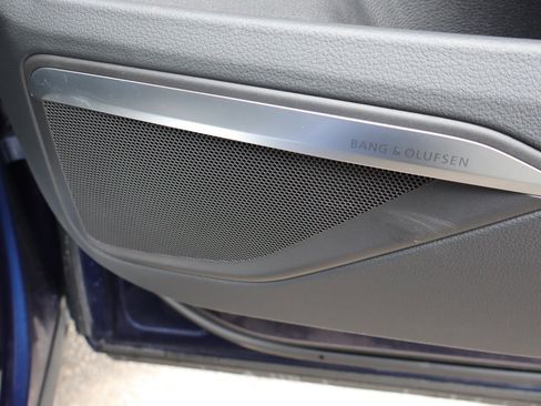 Used 2022 Audi e-tron Premium Plus w/ Premium Plus Package image 18