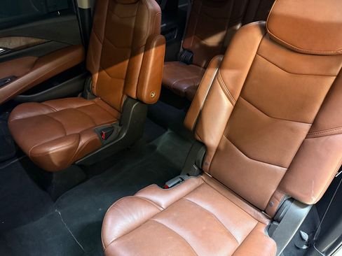Used 2016 Cadillac Escalade ESV Luxury image 38
