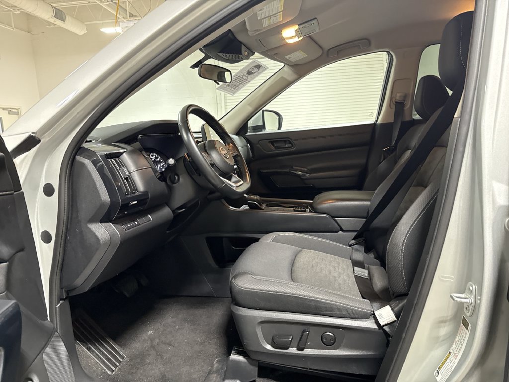 Used 2024 Nissan Pathfinder SV AWD/4WD image 19