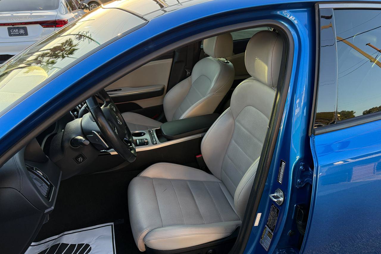Used 2018 Kia Stinger GT2 AWD/4WD image 19