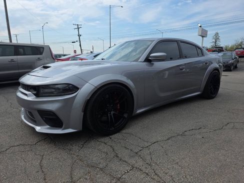 Used 2018 Dodge Charger R/T RWD image 2