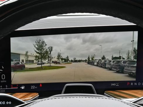 Used 2025 Cadillac Escalade ESV Premium Luxury Platinum AWD/4WD image 19