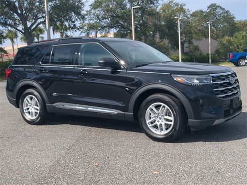 New 2025 Ford Explorer Active w/ Active Comfort Package image 2