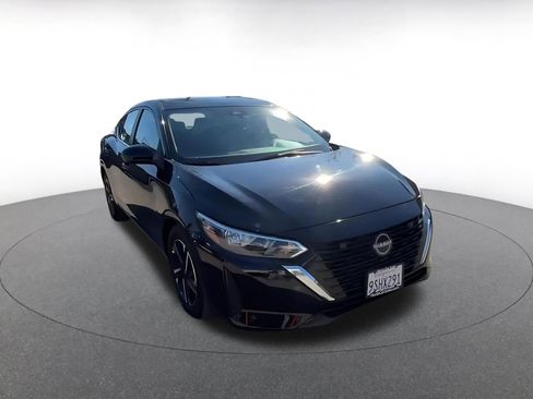 Used 2025 Nissan Sentra SV image 3